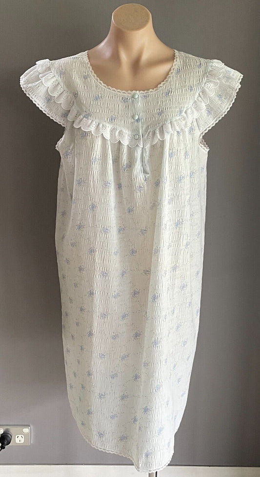 PRETTY LOOKS Nightie Blue Floral Size 16 Seersucker Short Sleeves Vintage NEW