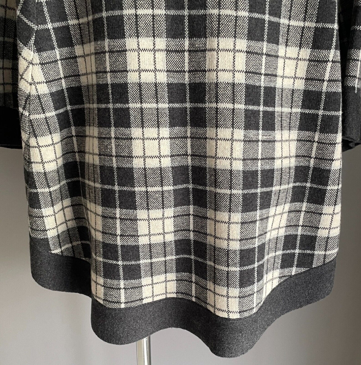SUSSAN Poncho Knit Cape Grey Off White Size S M 10 14 Round Hem Collar Zip Front