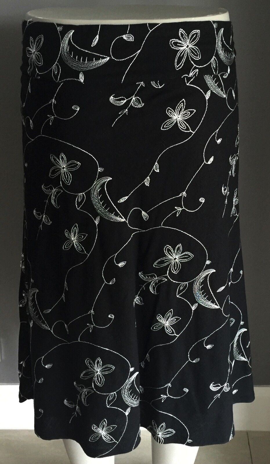 KATIES Skirt A Line Black & White Floral Sequins Pearls Embellished Plus Size 20