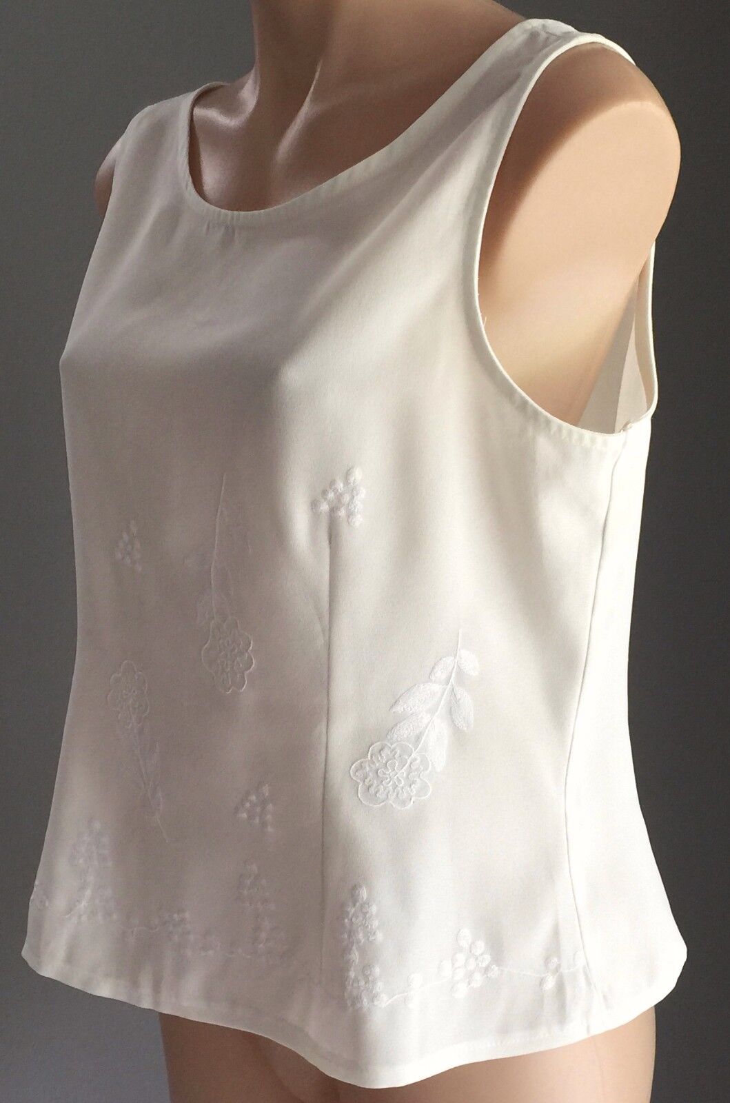 KATIES Top ivory Sleeveless w White Floral Embroidery Smart Casual Size 14 Retro