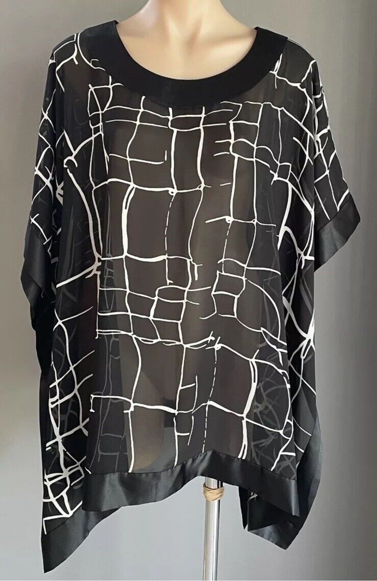 BEME Kimono Top Black & White Print Semi Sheer Short Sleeve Plus Size 18 NEW