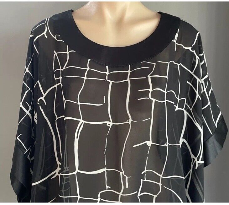 BEME Kimono Top Black & White Print Semi Sheer Short Sleeve Plus Size 18 NEW