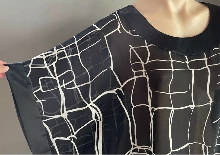 BEME Kimono Top Black & White Print Semi Sheer Short Sleeve Plus Size 18 NEW