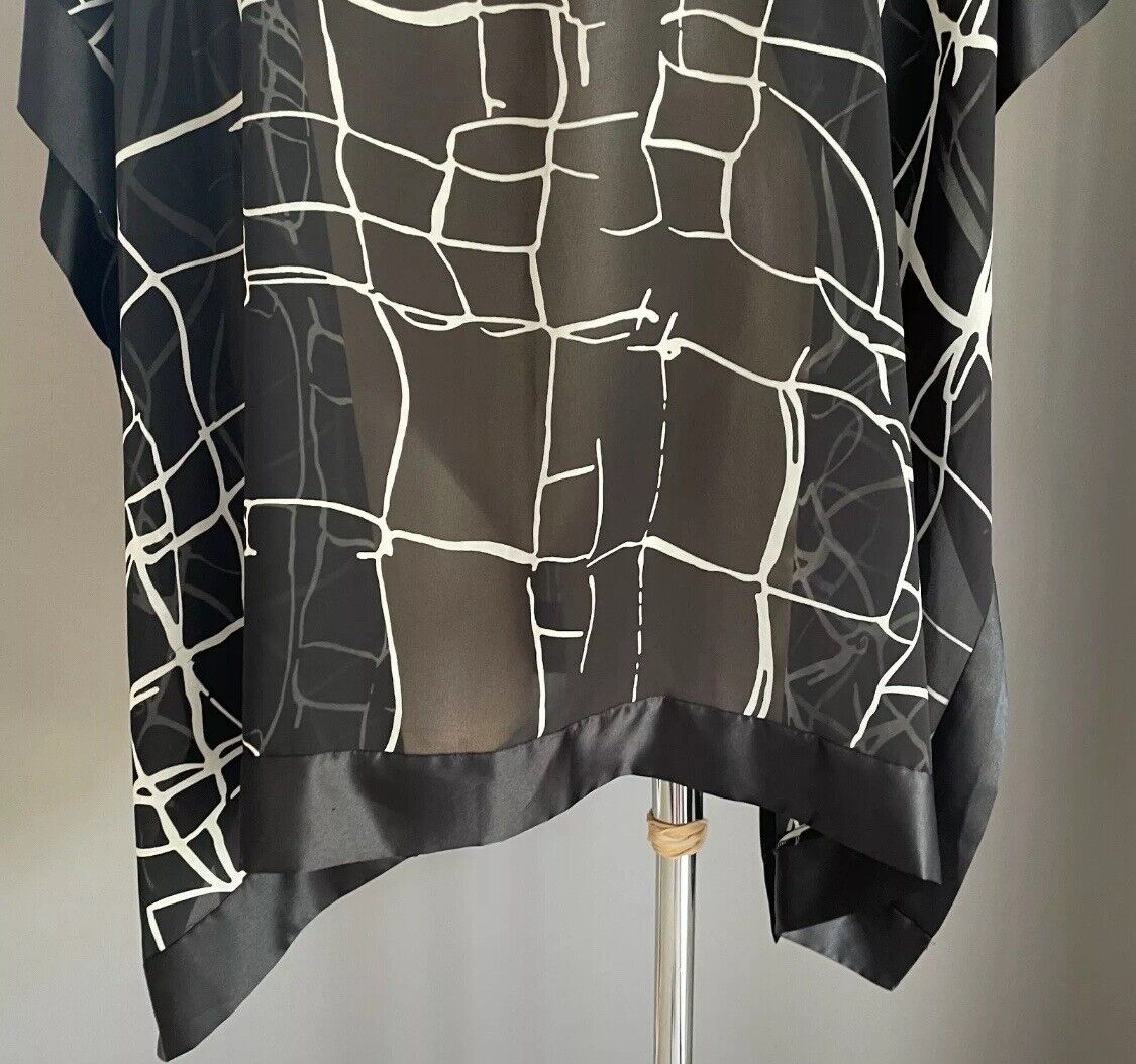 BEME Kimono Top Black & White Print Semi Sheer Short Sleeve Plus Size 18 NEW