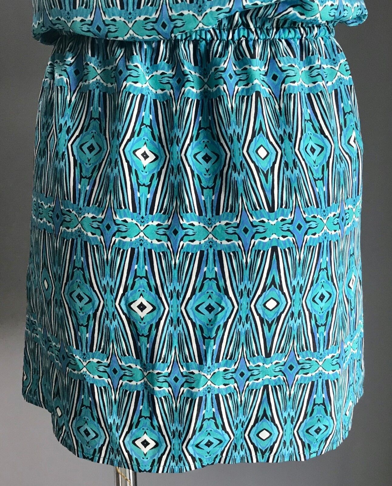 FOREVER 21 Dress MultiColoured Geo Print Sleeveless Ladies Size M 10 12 NEW
