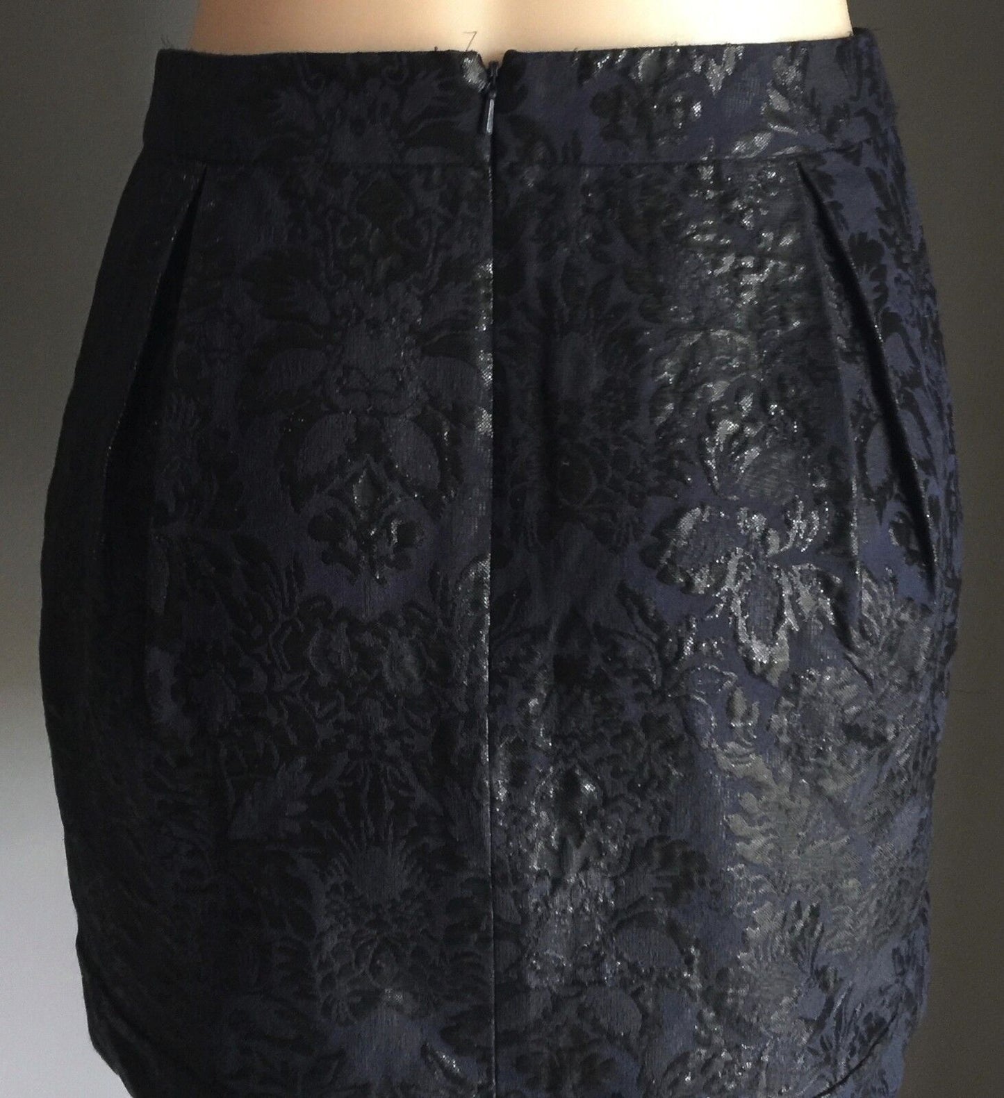 FOREVER NEW Mini Skirt Navy & Black Floral Jacquard Print Tulip Size 10 NEW