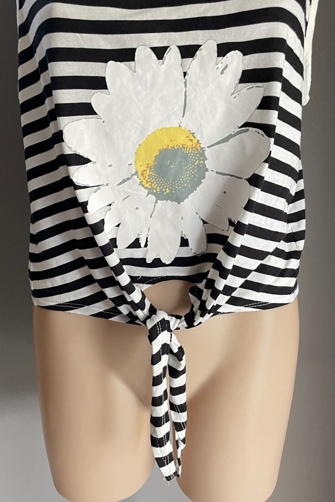 SPORTSGIRL Crop Top Black White Stripe & Daisy Tie Front Camisole XS 10 NEW