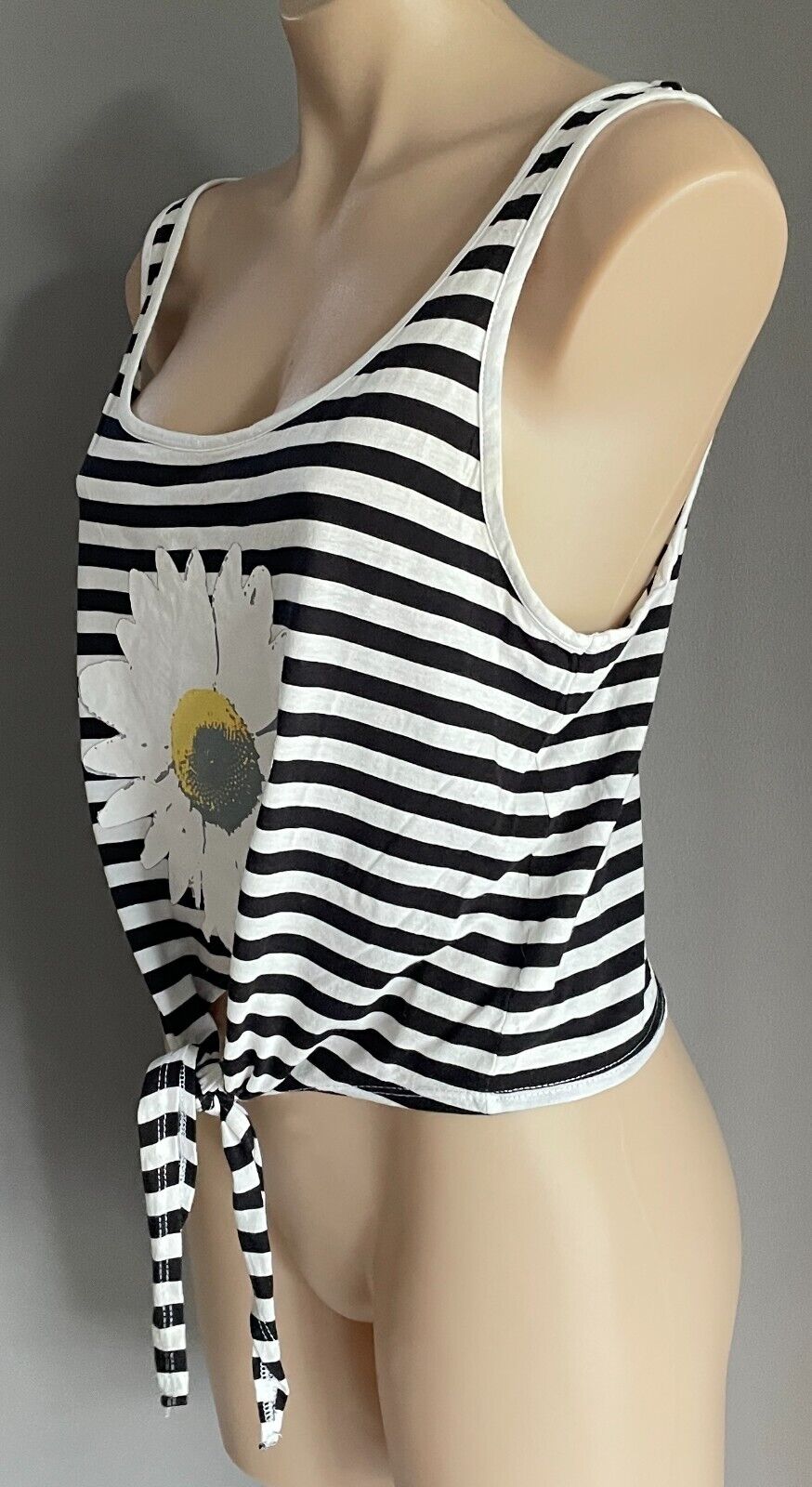 SPORTSGIRL Crop Top Black White Stripe & Daisy Tie Front Camisole XS 10 NEW