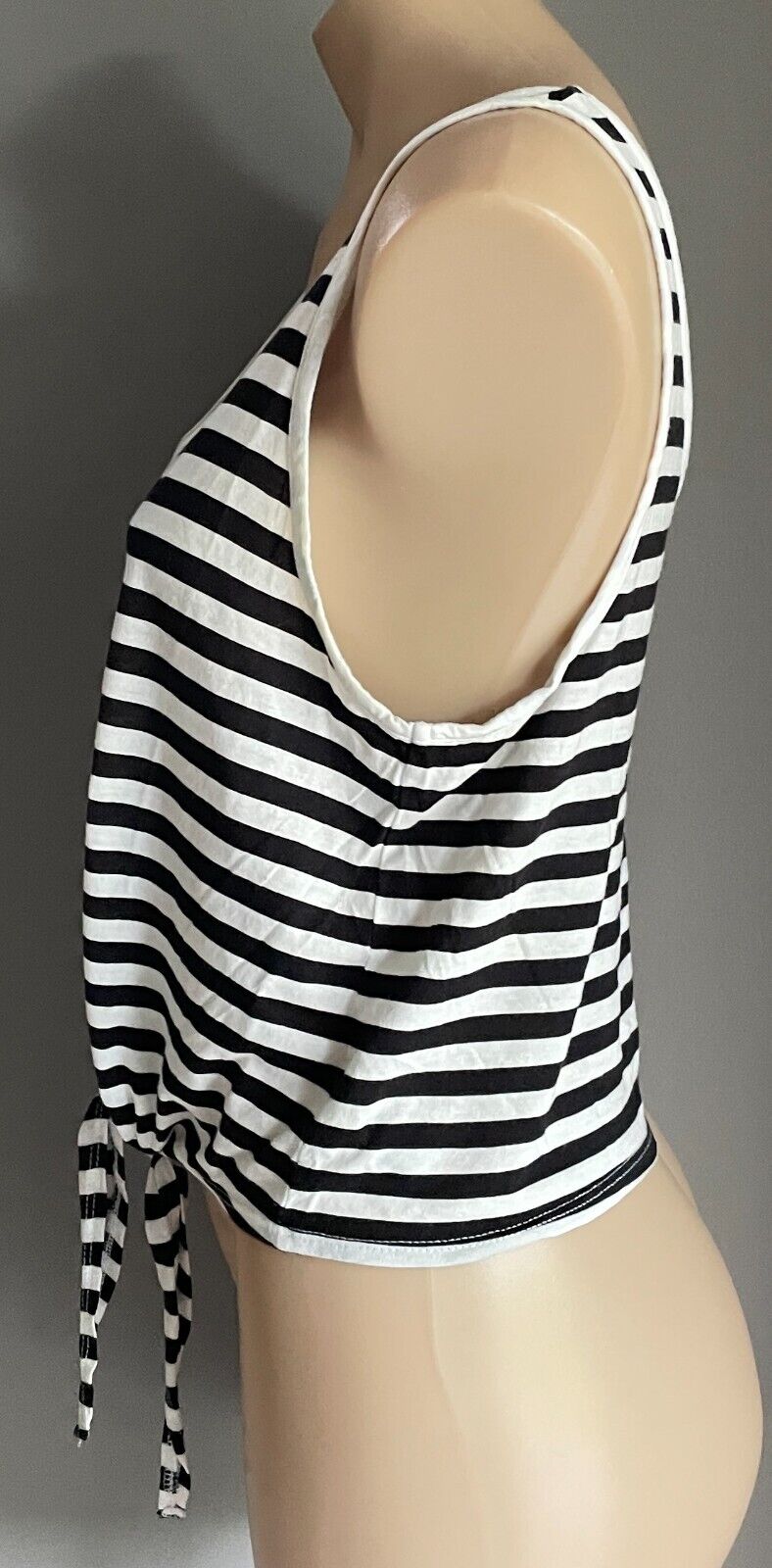 SPORTSGIRL Crop Top Black White Stripe & Daisy Tie Front Camisole XS 10 NEW