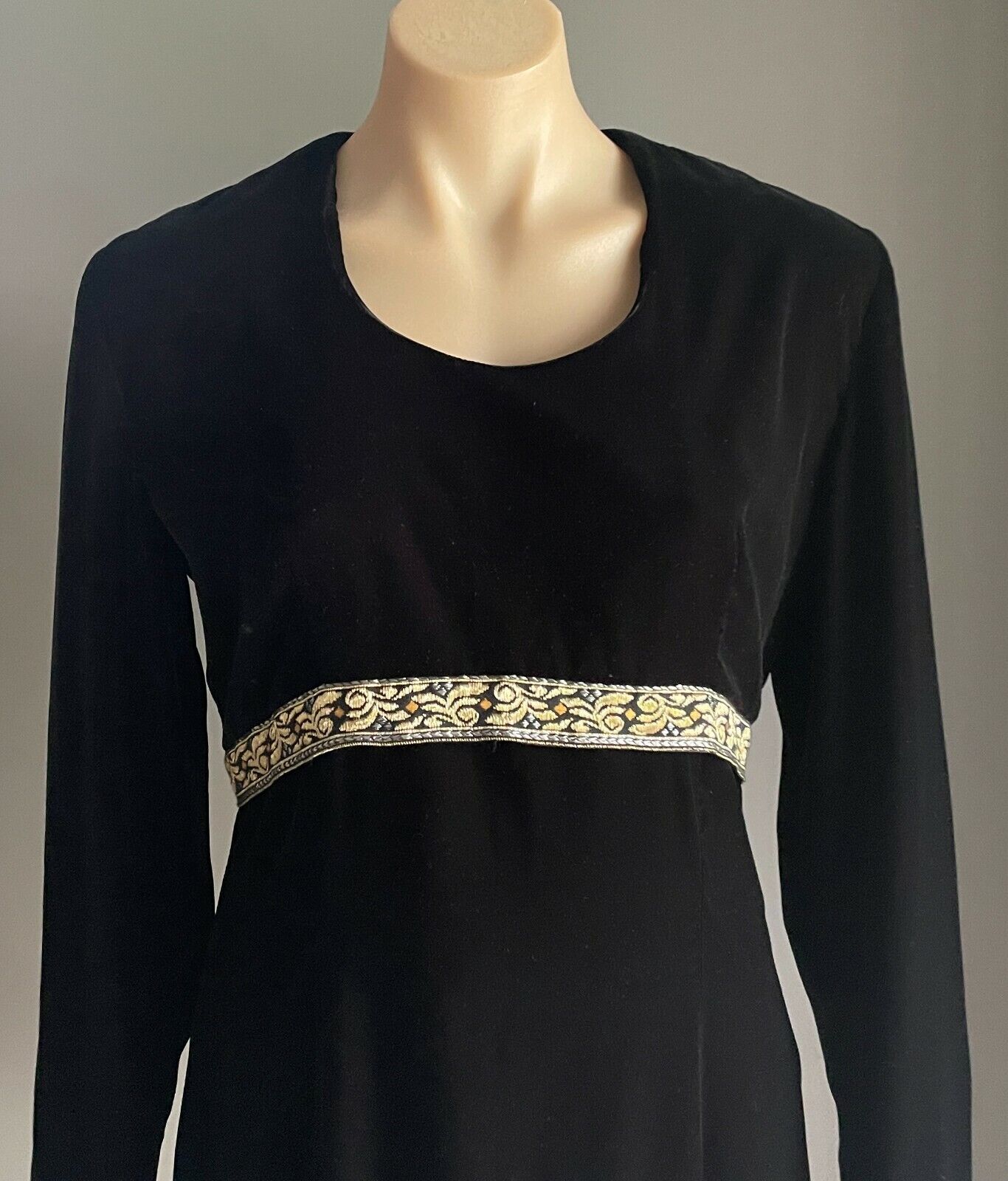 EVENTS Mini Dress Black Velvet Long Sleeve  w Gold Ribbon Trim Size 12 Vintage