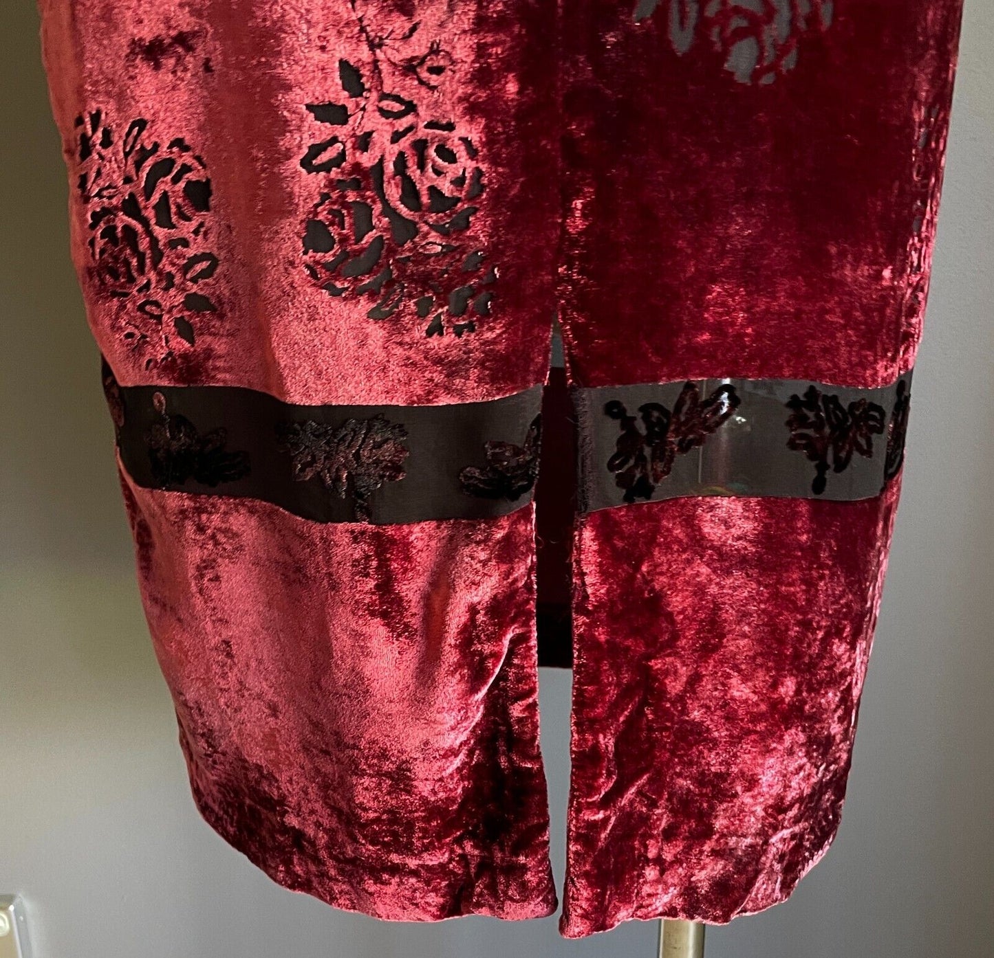 EVENTS Column Dress Maroon Velour Black Roses Self Print Bra Like Strap Size 6 8