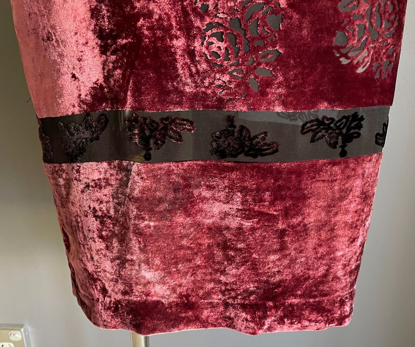 EVENTS Column Dress Maroon Velour Black Roses Self Print Bra Like Strap Size 6 8