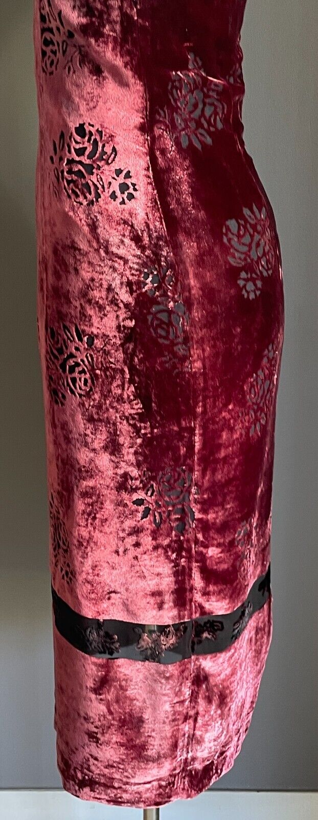 EVENTS Column Dress Maroon Velour Black Roses Self Print Bra Like Strap Size 6 8