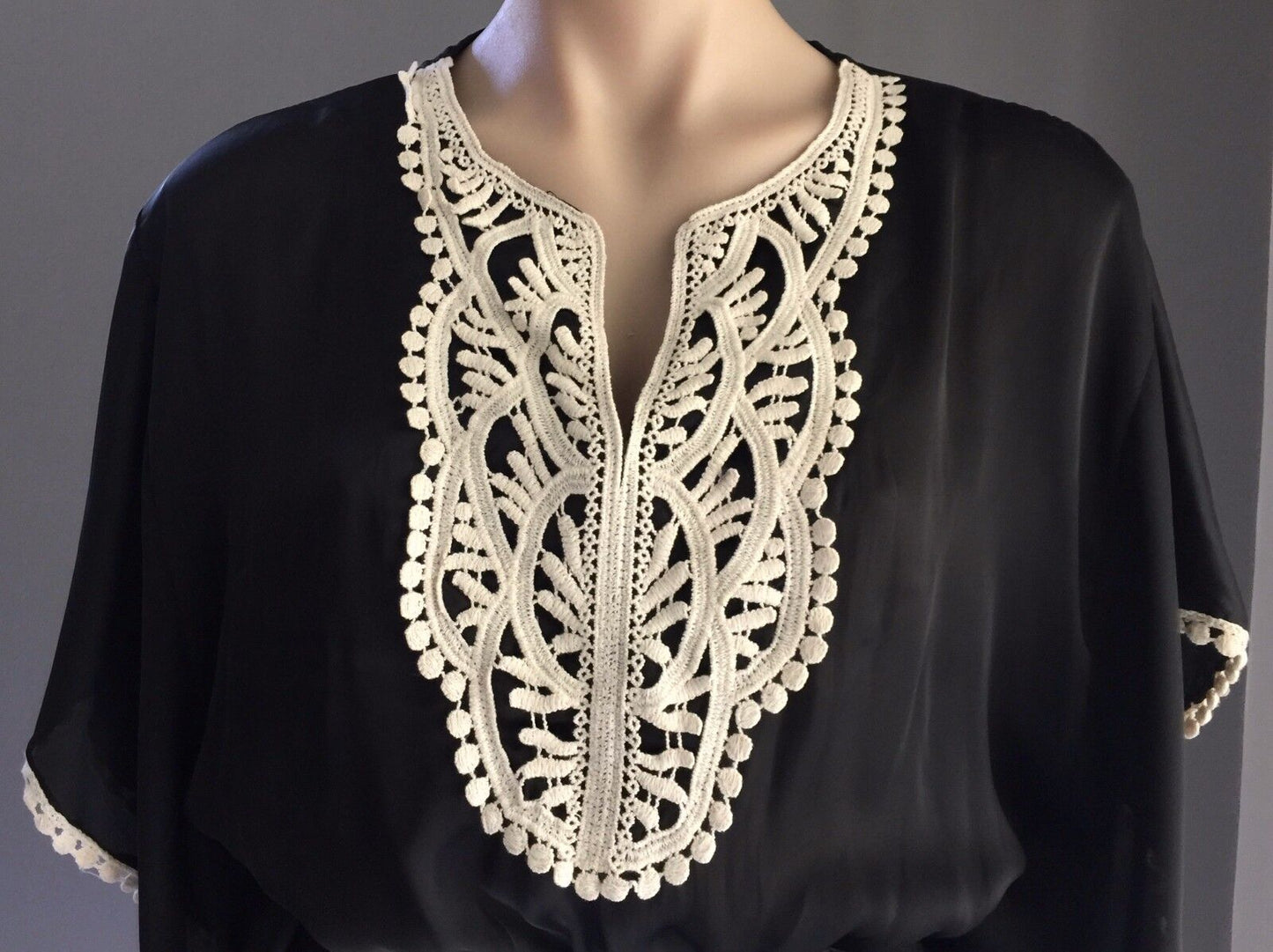 SISCO Top Black White Lace Trim Batwing Sleeve Peasant Boho Size 8 10 Ethnic NEW