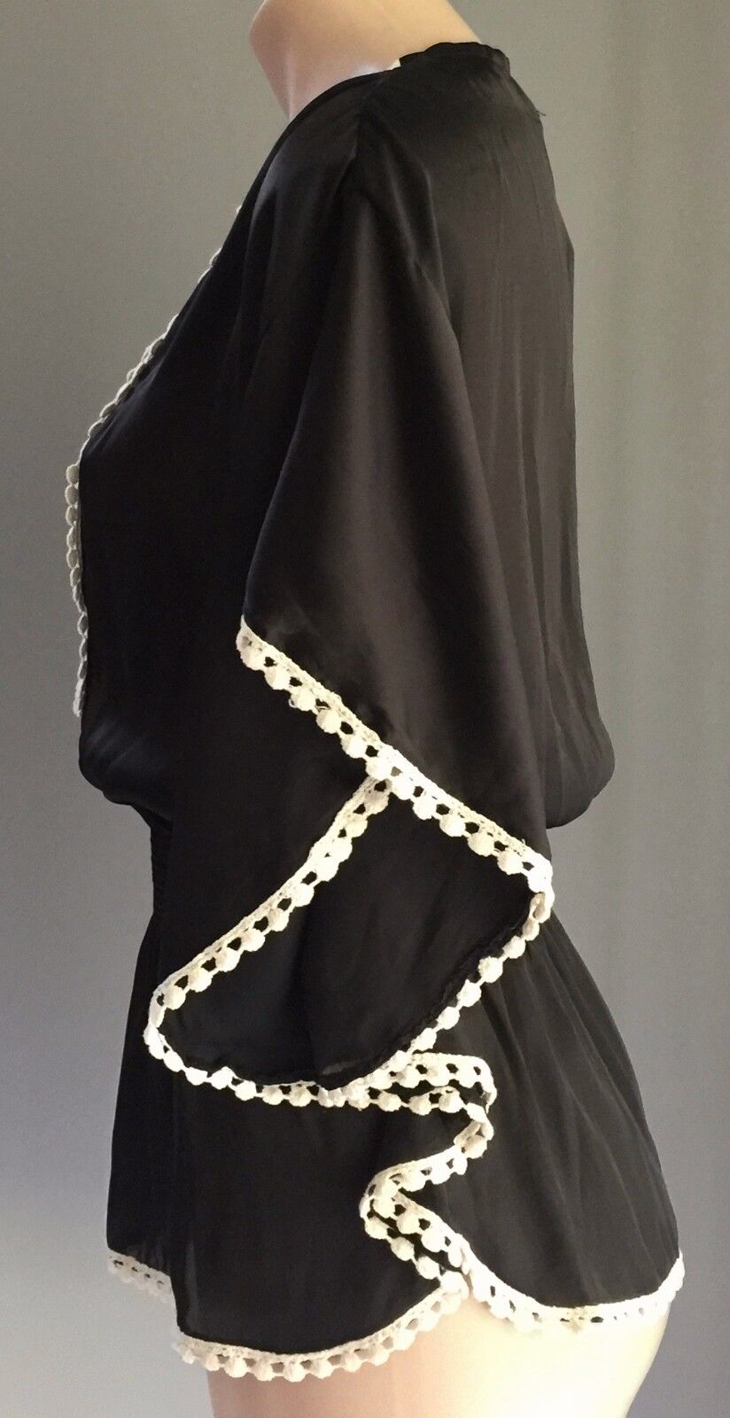 SISCO Top Black White Lace Trim Batwing Sleeve Peasant Boho Size 8 10 Ethnic NEW