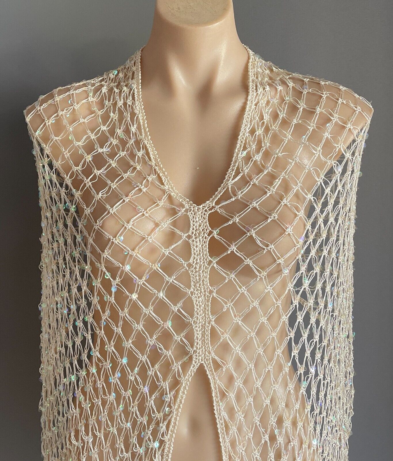 SISCO Poncho Cape Shawl Fringe Hem Sequin Mesh Net Evening Elegant Cream Sz 8 12