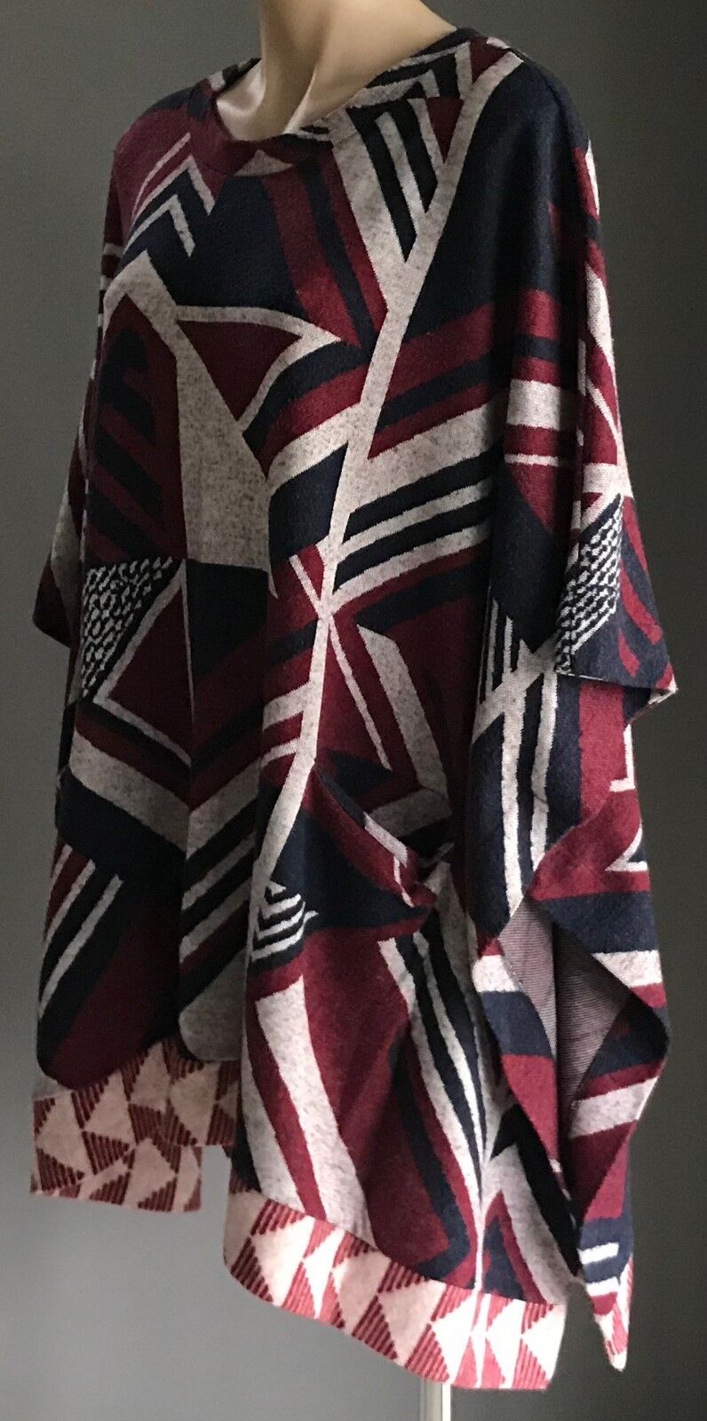 ZARA TRAFALUC Thick Knit Poncho Burgundy Navy & Oatmeal Geo Print Size M 10 14
