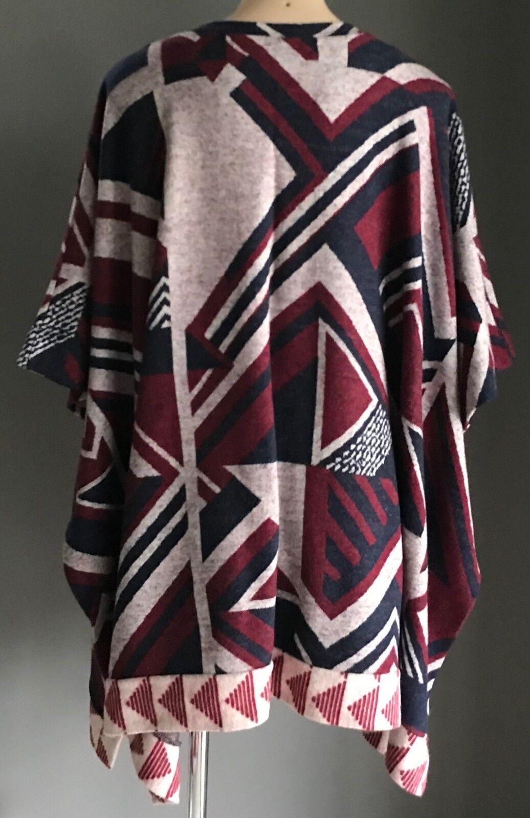 ZARA TRAFALUC Thick Knit Poncho Burgundy Navy & Oatmeal Geo Print Size M 10 14