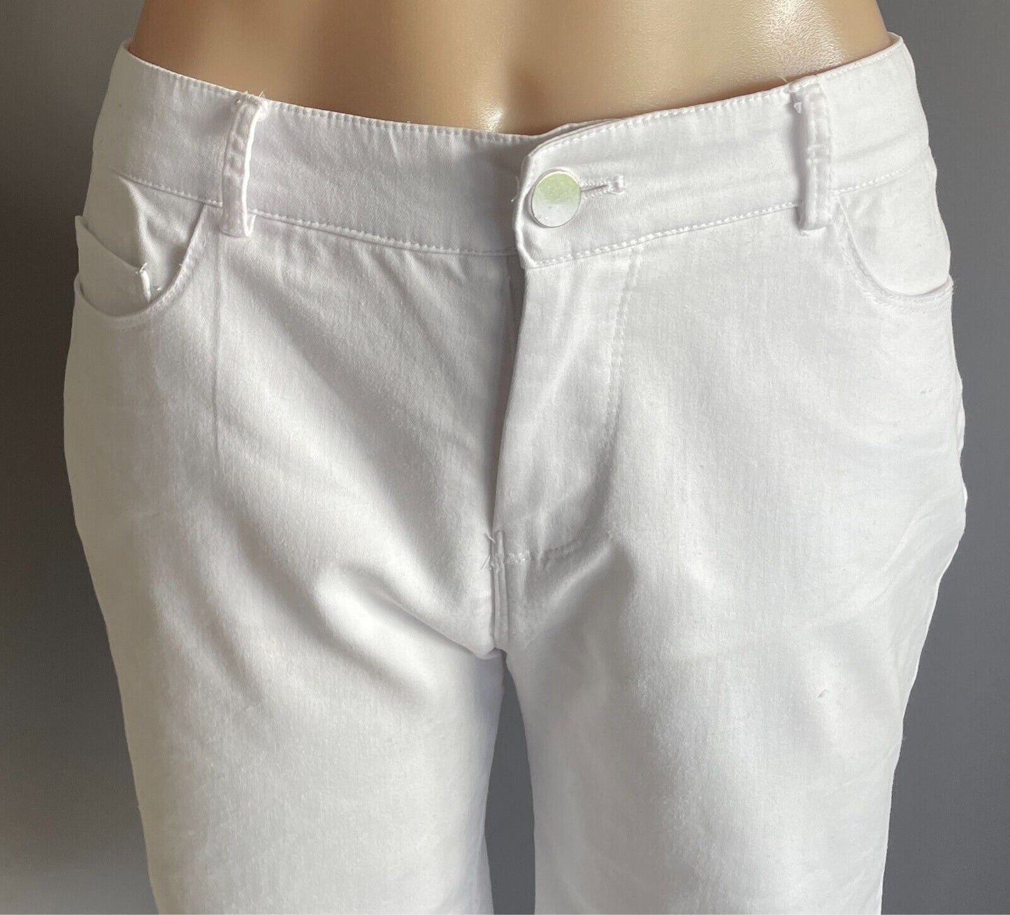 ROCKMANS White Stretch Denim Shorts Size 10 Comfort Waist Knee Length Zip Trim
