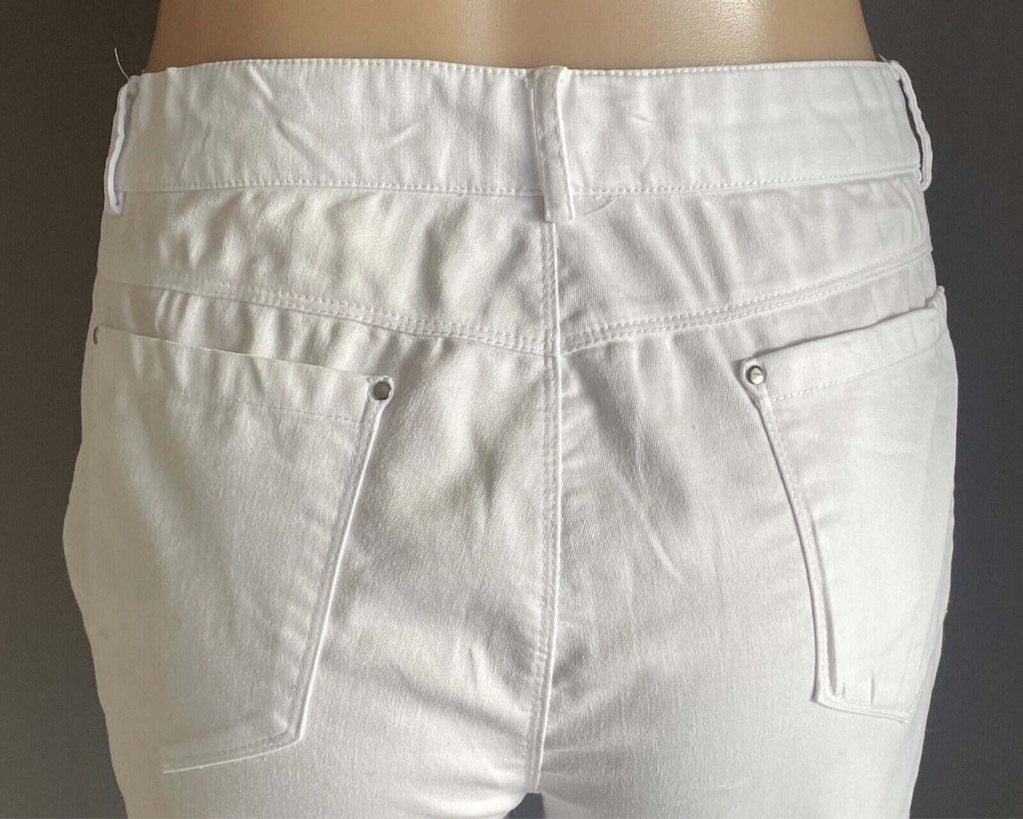 ROCKMANS White Stretch Denim Shorts Size 10 Comfort Waist Knee Length Zip Trim