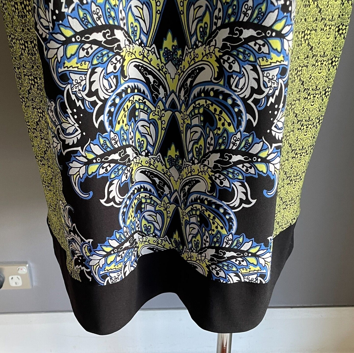 BASQUE WOMAN Stretch Sheath Dress Black White Yellow Blue Print Plus Size 22