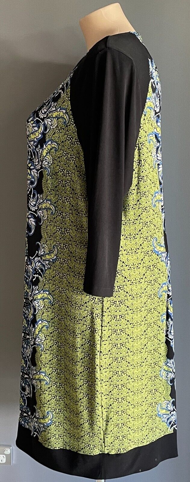 BASQUE WOMAN Stretch Sheath Dress Black White Yellow Blue Print Plus Size 22