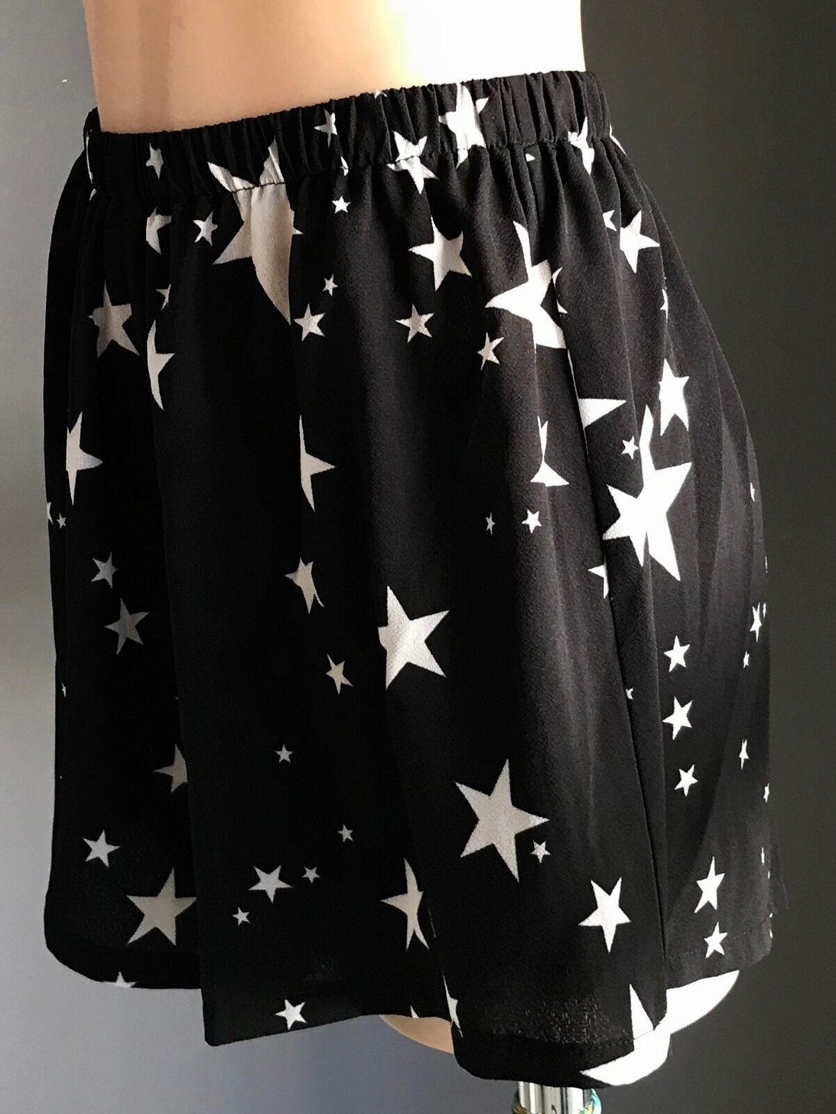 TOBY HEART GINGER Shorts Star Print Relaxed Style Black & White Size L 12 NEW