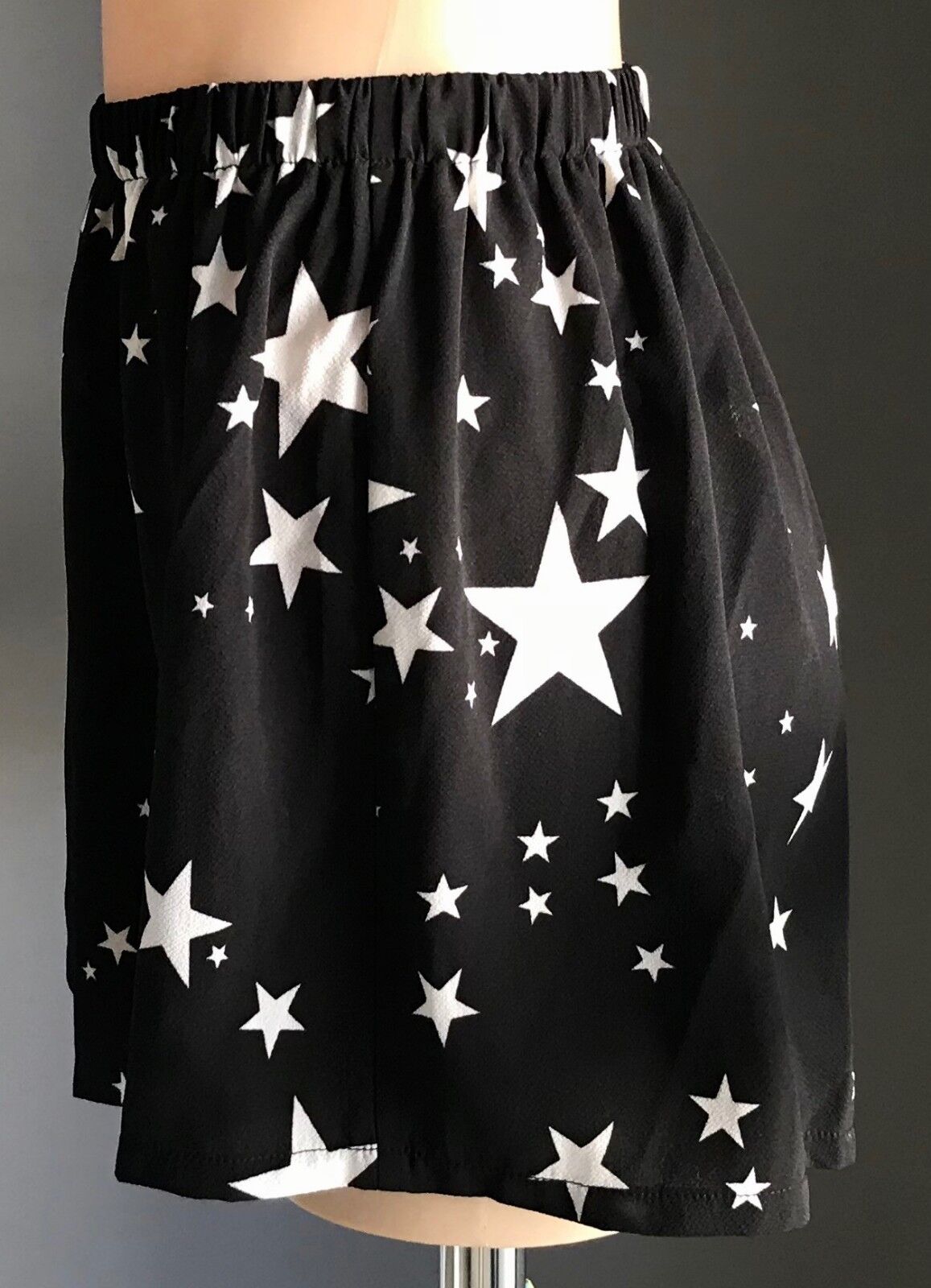 TOBY HEART GINGER Shorts Star Print Relaxed Style Black & White Size L 12 NEW