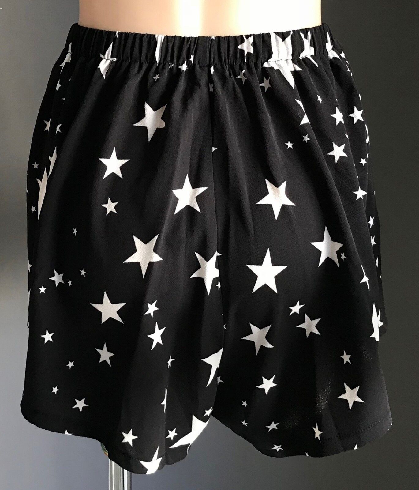 TOBY HEART GINGER Shorts Star Print Relaxed Style Black & White Size L 12 NEW
