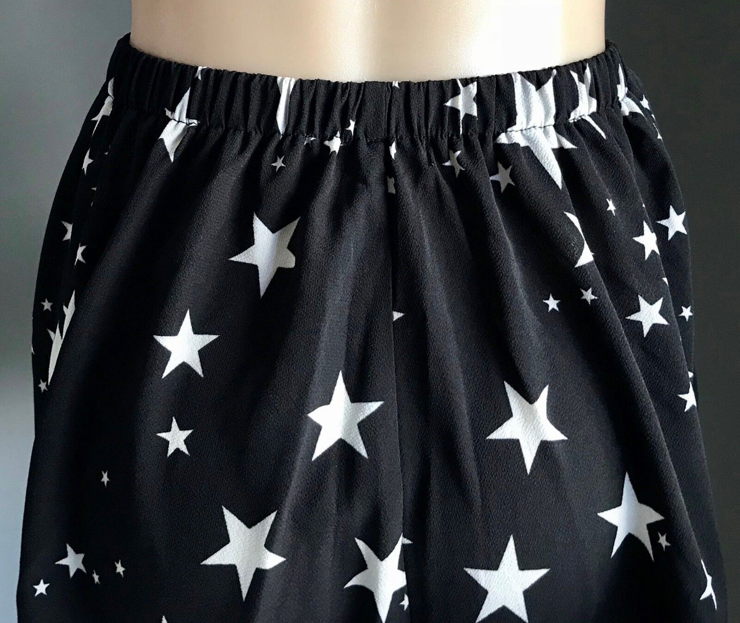 TOBY HEART GINGER Shorts Star Print Relaxed Style Black & White Size L 12 NEW