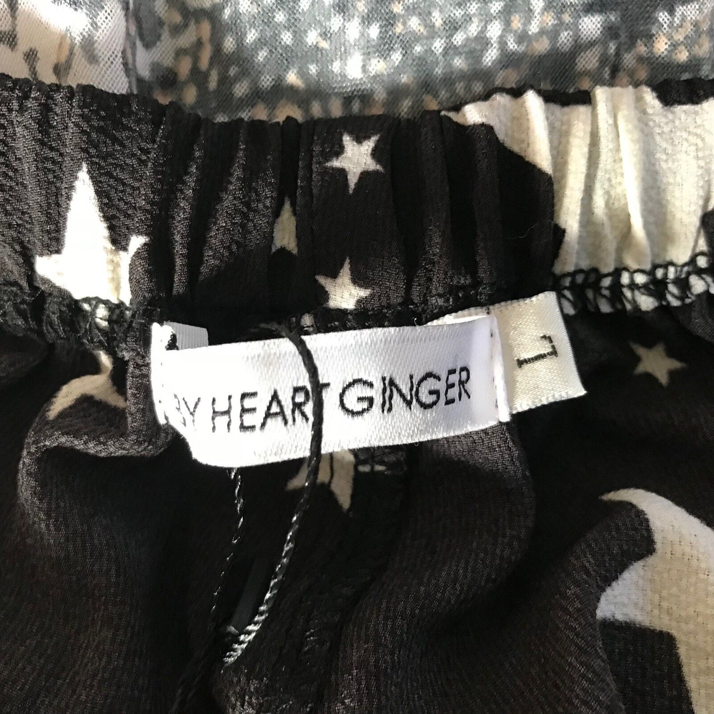 TOBY HEART GINGER Shorts Star Print Relaxed Style Black & White Size L 12 NEW