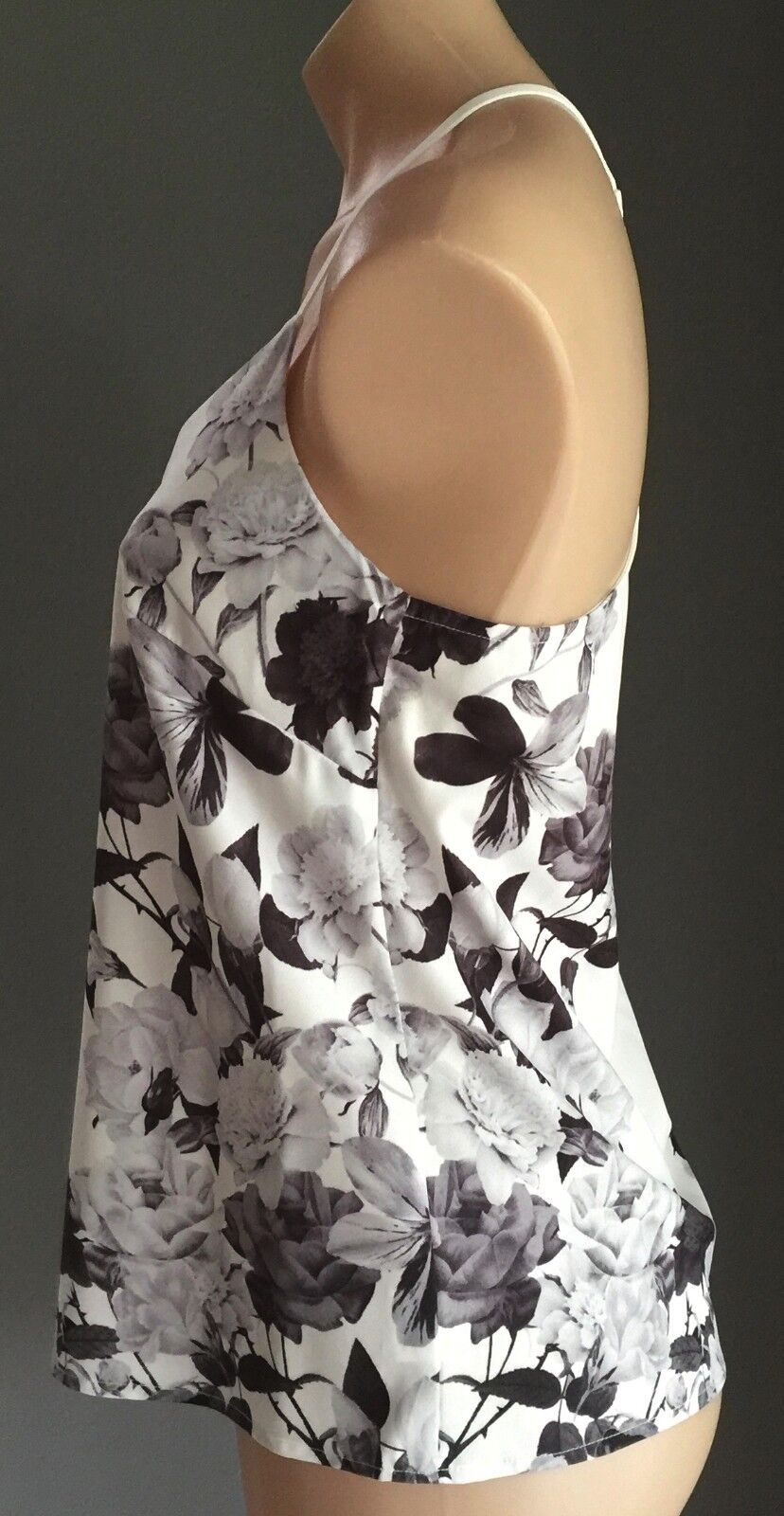 ALLY Camisole Monochrome Roses Print Sleeveless Tank Top Singlet Size 8 10 NEW