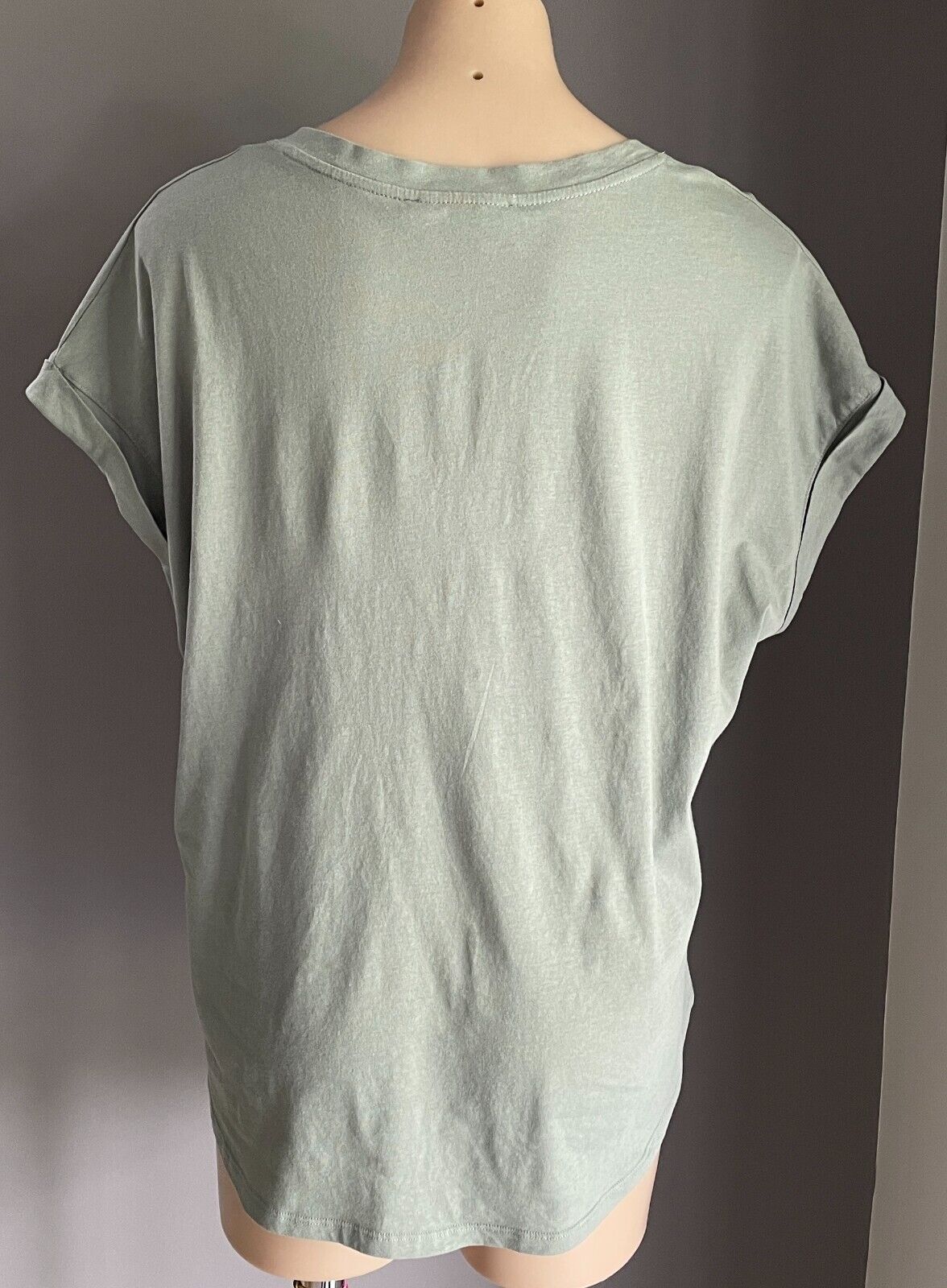 DECJUBA T-Shirt Light Khaki V-Neck Sleeveless Cuffed Stretch Fabric Top Size L