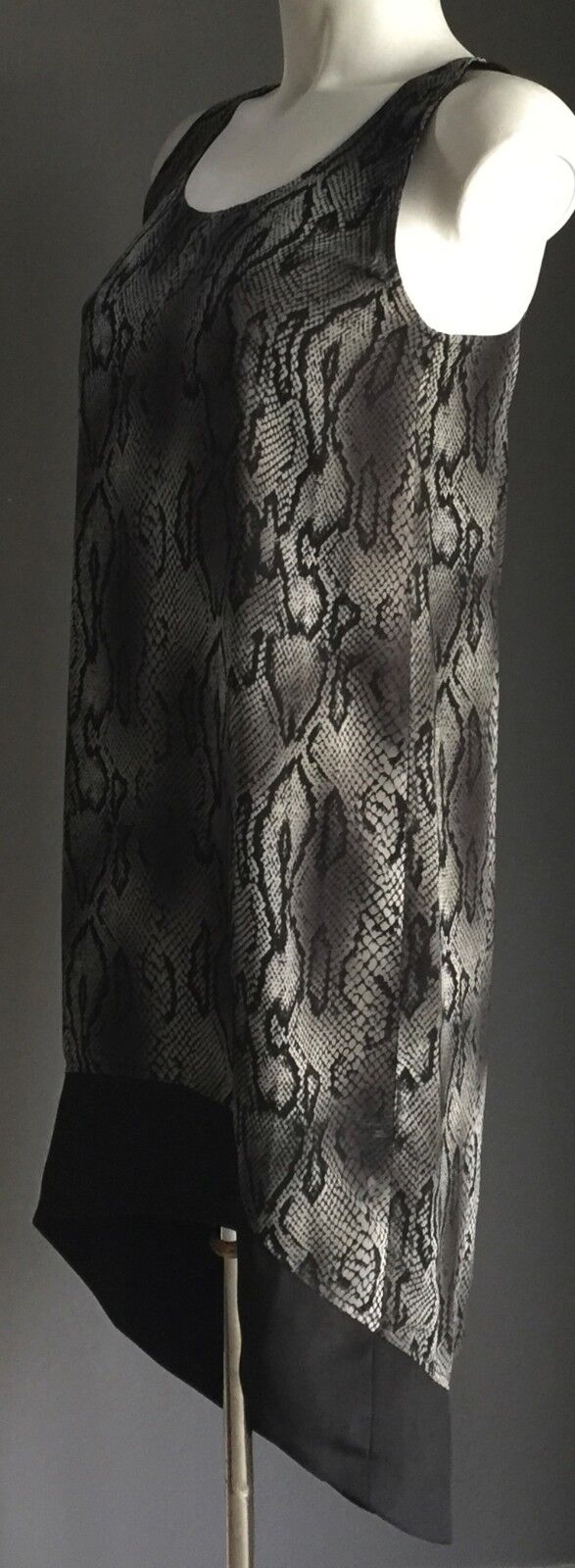 DECJUBA Top Dip Hem Dress Grey & Black Animal Print Sleeveless Ladies Size 8 NEW
