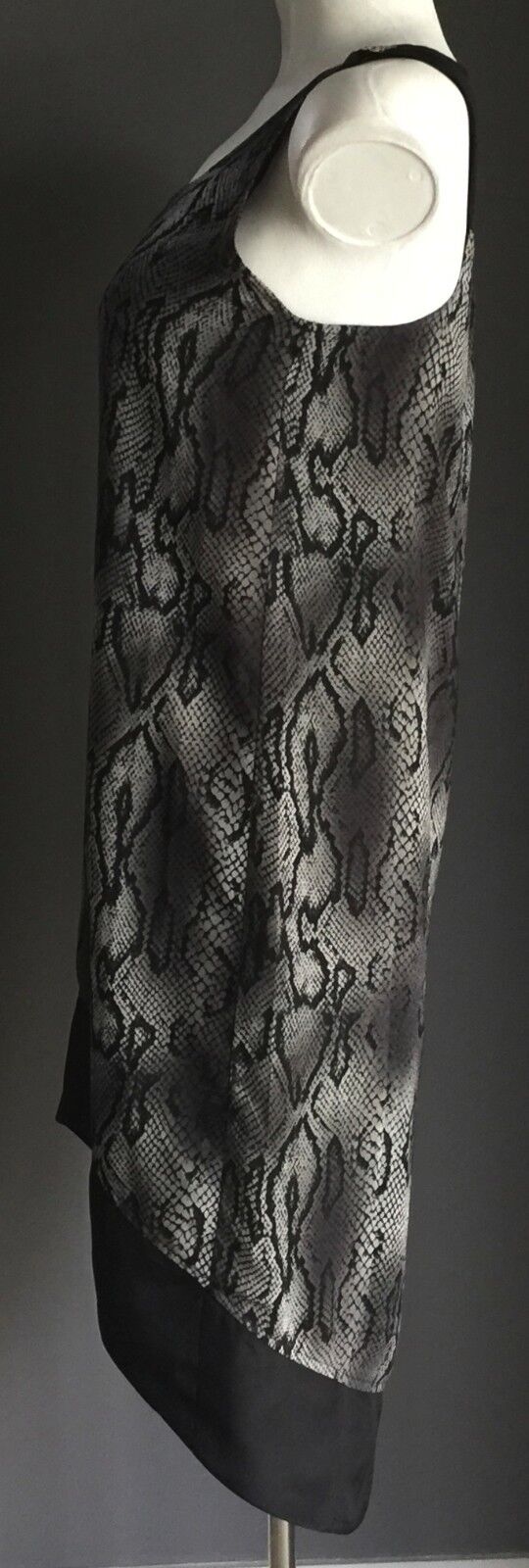 DECJUBA Top Dip Hem Dress Grey & Black Animal Print Sleeveless Ladies Size 8 NEW