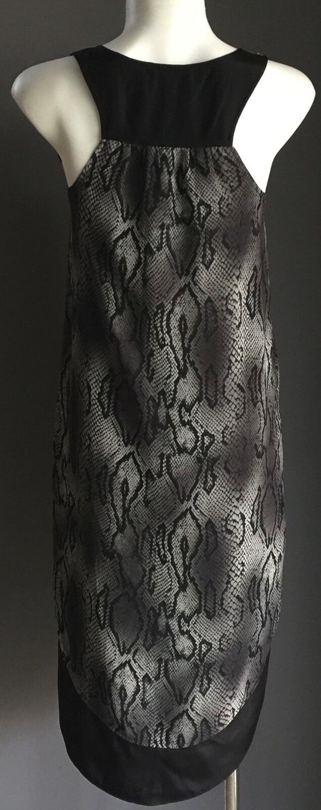 DECJUBA Top Dip Hem Dress Grey & Black Animal Print Sleeveless Ladies Size 8 NEW