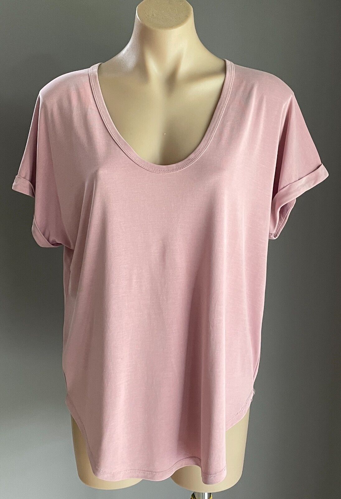 DECJUBA Top Dusty Pink Round Neck T-Shirt Cuffed Sleeve Soft Stretch Size M 12