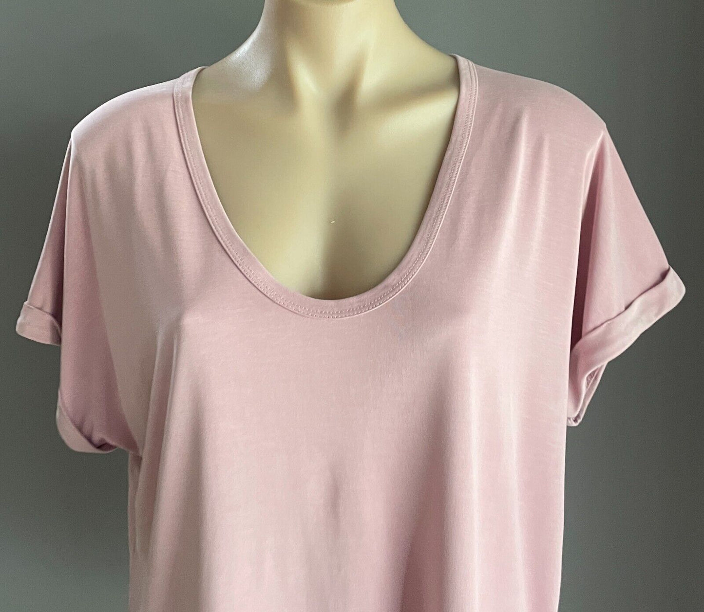 DECJUBA Top Dusty Pink Round Neck T-Shirt Cuffed Sleeve Soft Stretch Size M 12