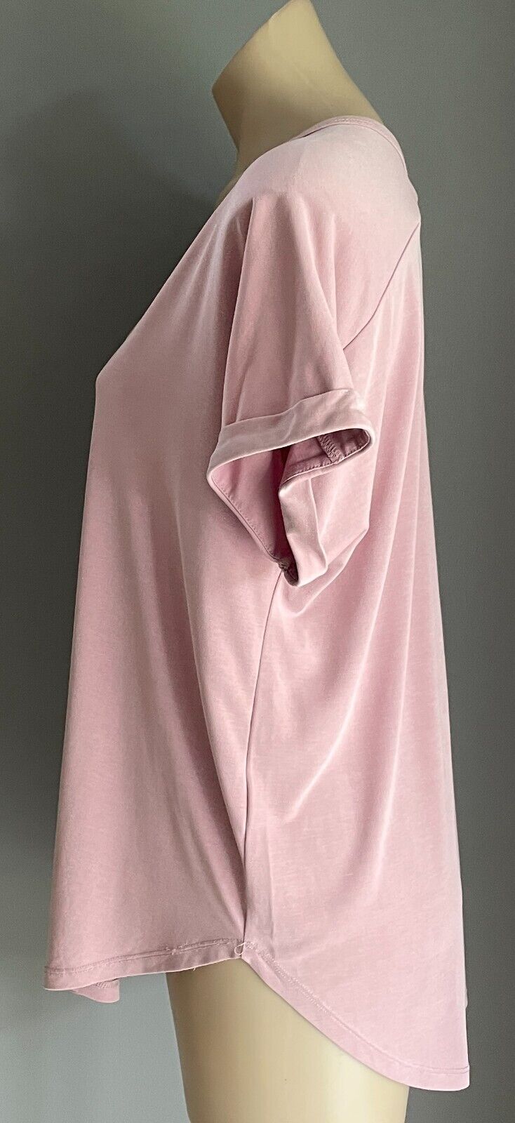 DECJUBA Top Dusty Pink Round Neck T-Shirt Cuffed Sleeve Soft Stretch Size M 12