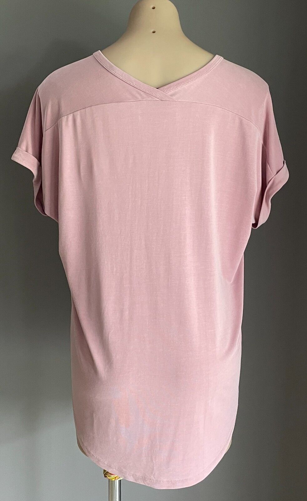 DECJUBA Top Dusty Pink Round Neck T-Shirt Cuffed Sleeve Soft Stretch Size M 12