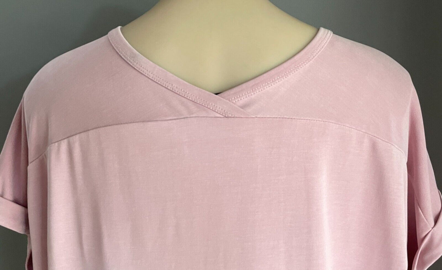 DECJUBA Top Dusty Pink Round Neck T-Shirt Cuffed Sleeve Soft Stretch Size M 12