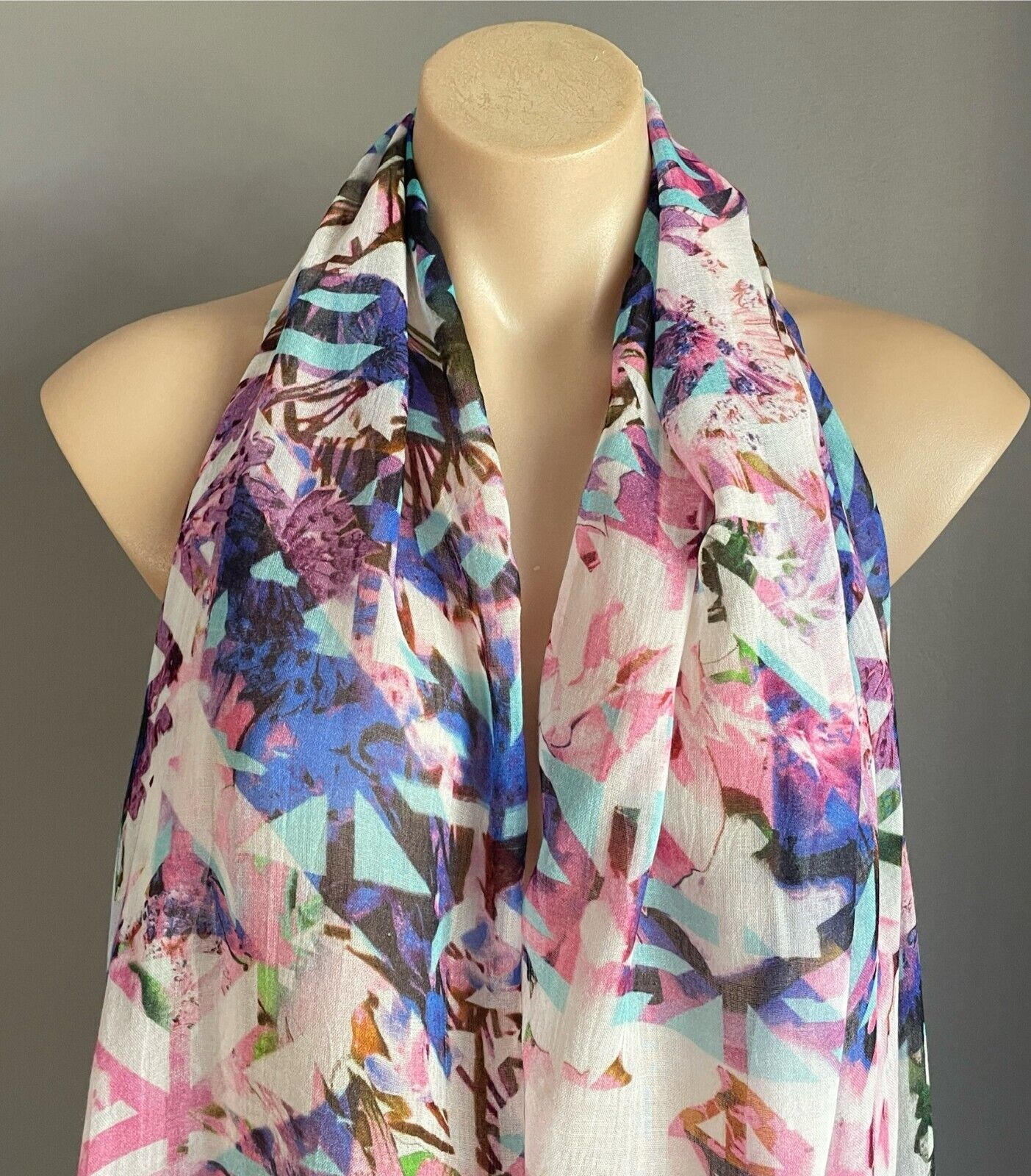 AMBER ROSE Neck Scarf Pastel Floral Geo Print Rectangle Shape Lightweight NEW