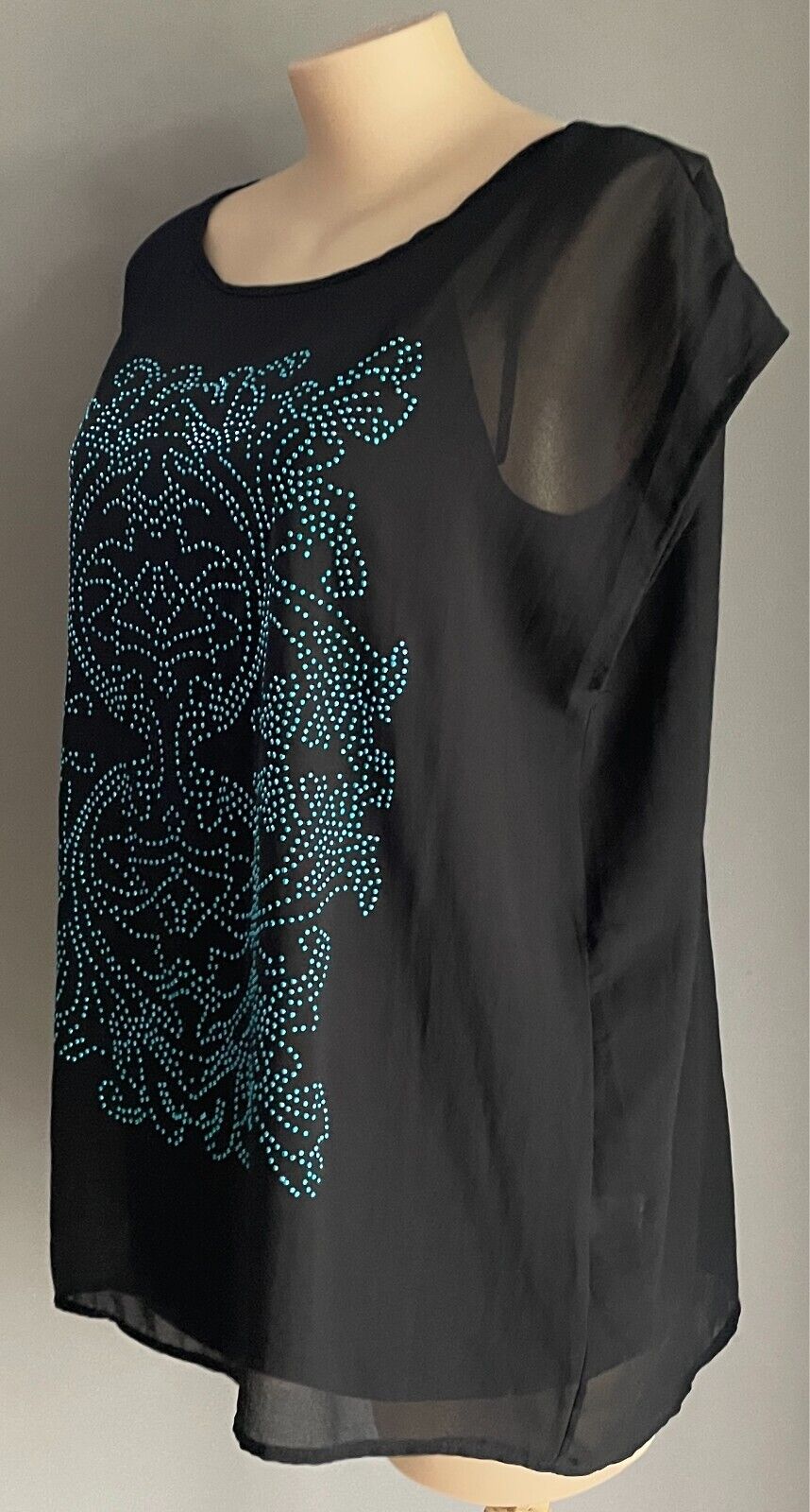 LILLY & LOU Black Short Sleeve Overlay Top Blue Studs + Cami Plus Size 18 NEW