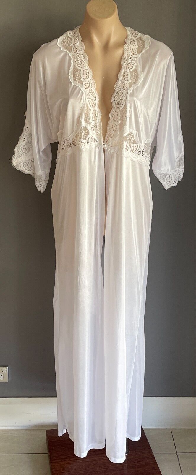 CONFEZZIONE ANTONELLA Dressing Gown White Short Sleeves Lace Trim Robe Size L