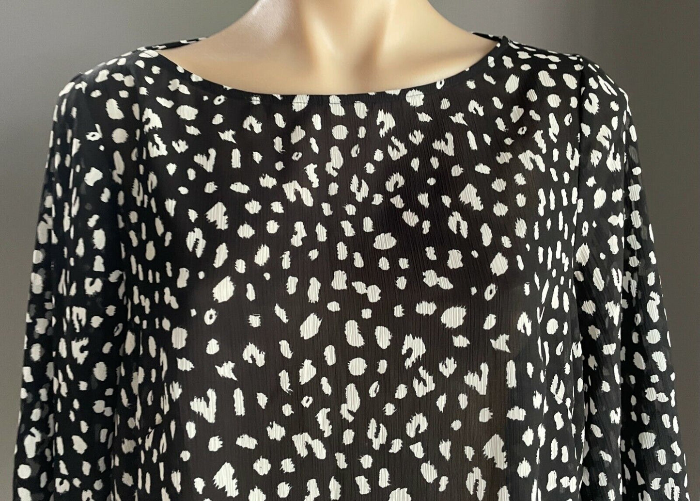 CUE Top Black & White Leopard Print Semi Sheer 3/4 Sleeve Blouse Ladies Size 10