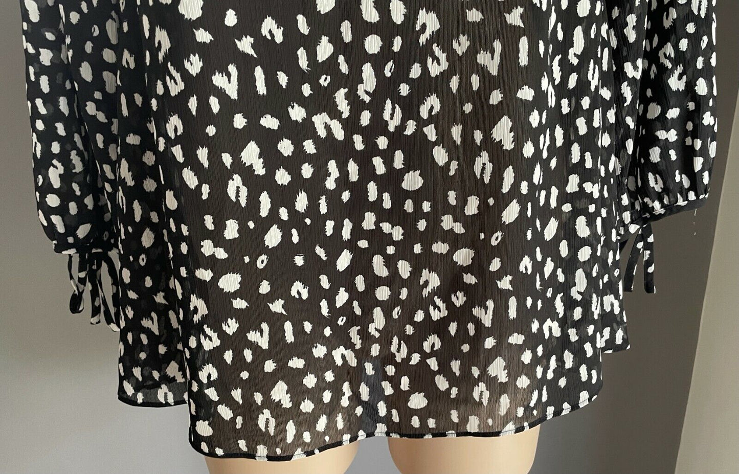 CUE Top Black & White Leopard Print Semi Sheer 3/4 Sleeve Blouse Ladies Size 10