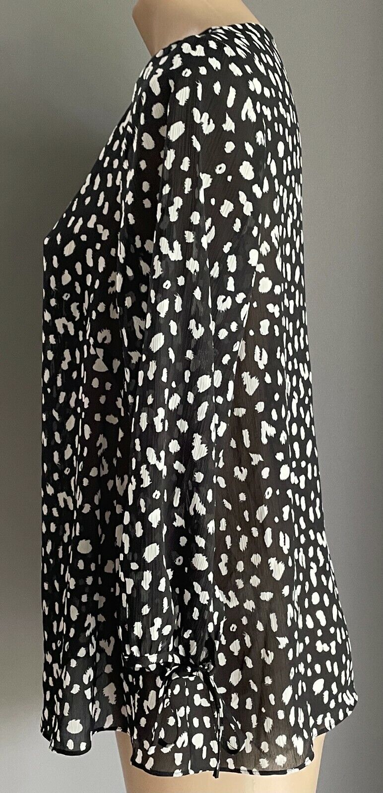 CUE Top Black & White Leopard Print Semi Sheer 3/4 Sleeve Blouse Ladies Size 10