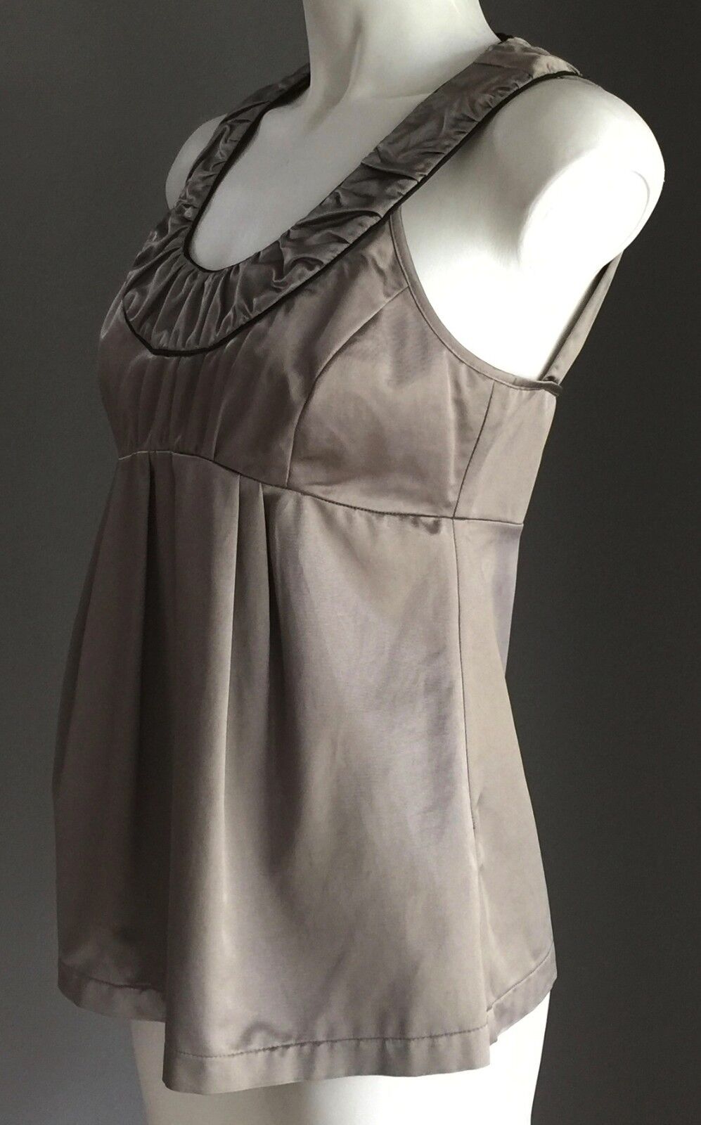 CUE Top Grey & Black Trim Satin Sleeveless Blouse Ladies Size 8 So Stylish