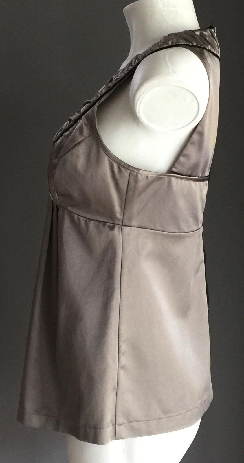 CUE Top Grey & Black Trim Satin Sleeveless Blouse Ladies Size 8 So Stylish