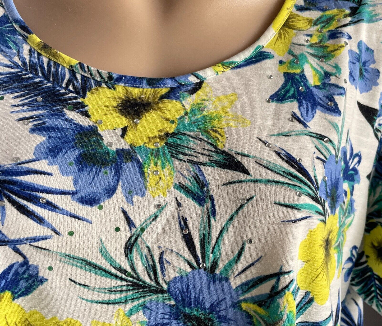 MILLERS Top Bright Multicoloured Floral Print Size 20 Crystal Trim Short Sleeve